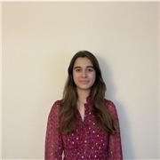 Estudiante universitaria de un doble grado de ADE con Relaciones Internacionale con certificado de C1 en inglés de cambridge y C2